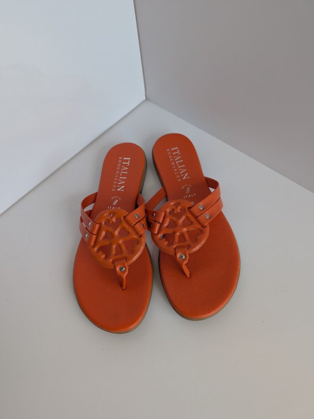 Italian Shoemakers SZ 9 Thong Sandals. Burnt Orange Color. Made in Italy
